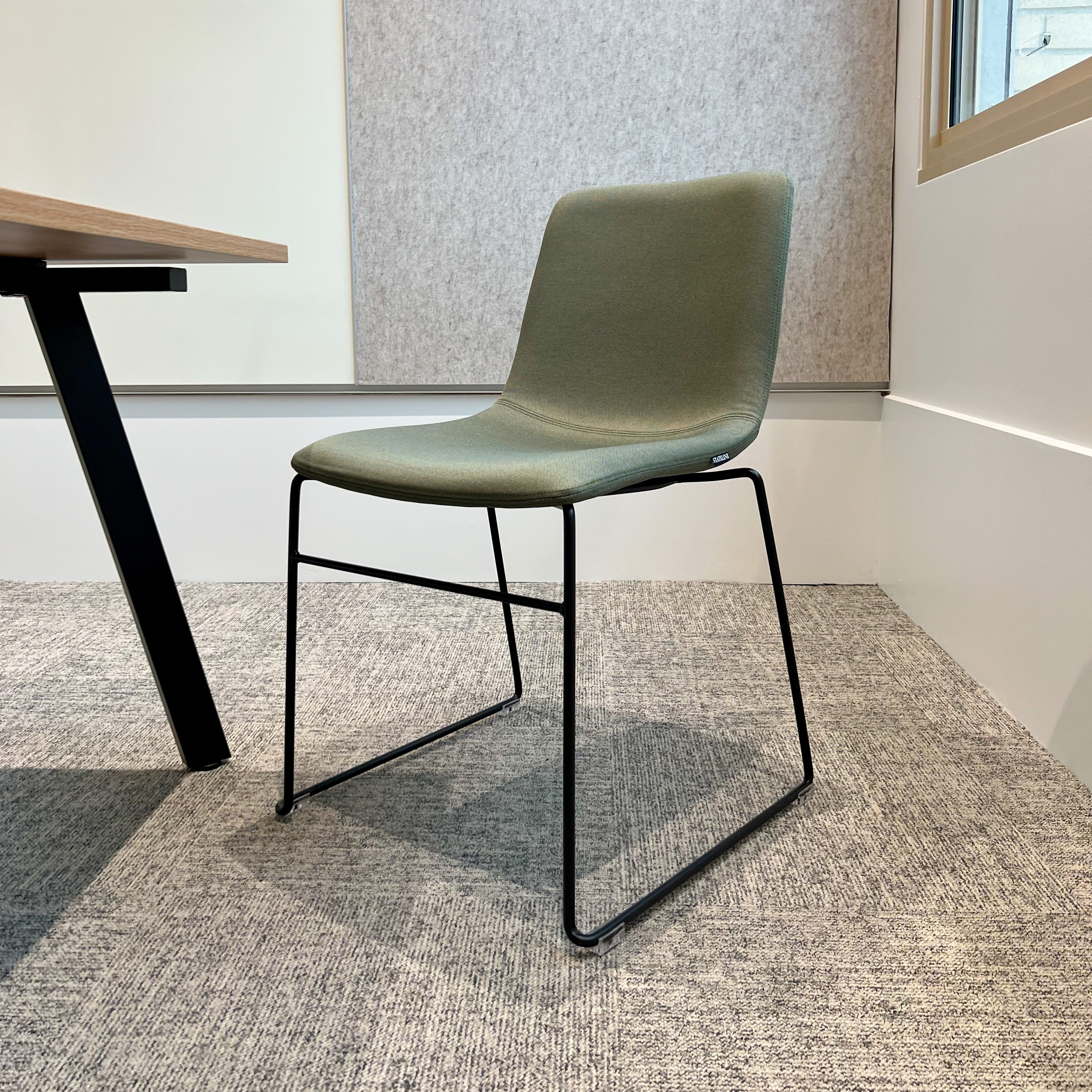 Echo Deluxe Sled Chair