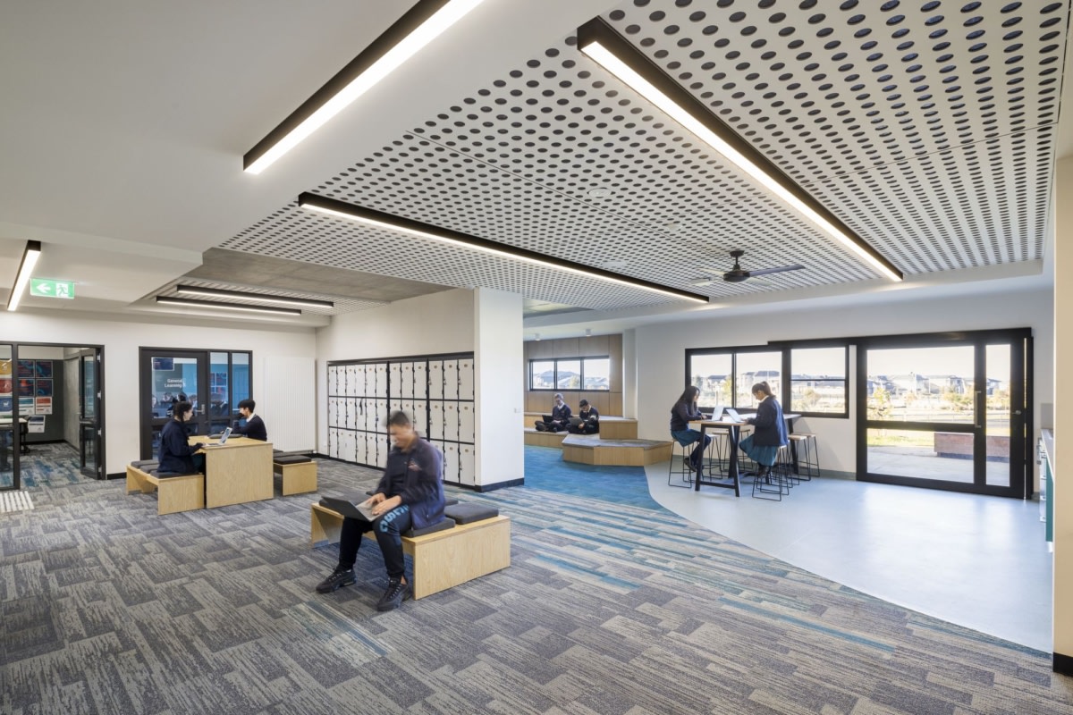 edgars-creek-secondary-by-ve-furniture