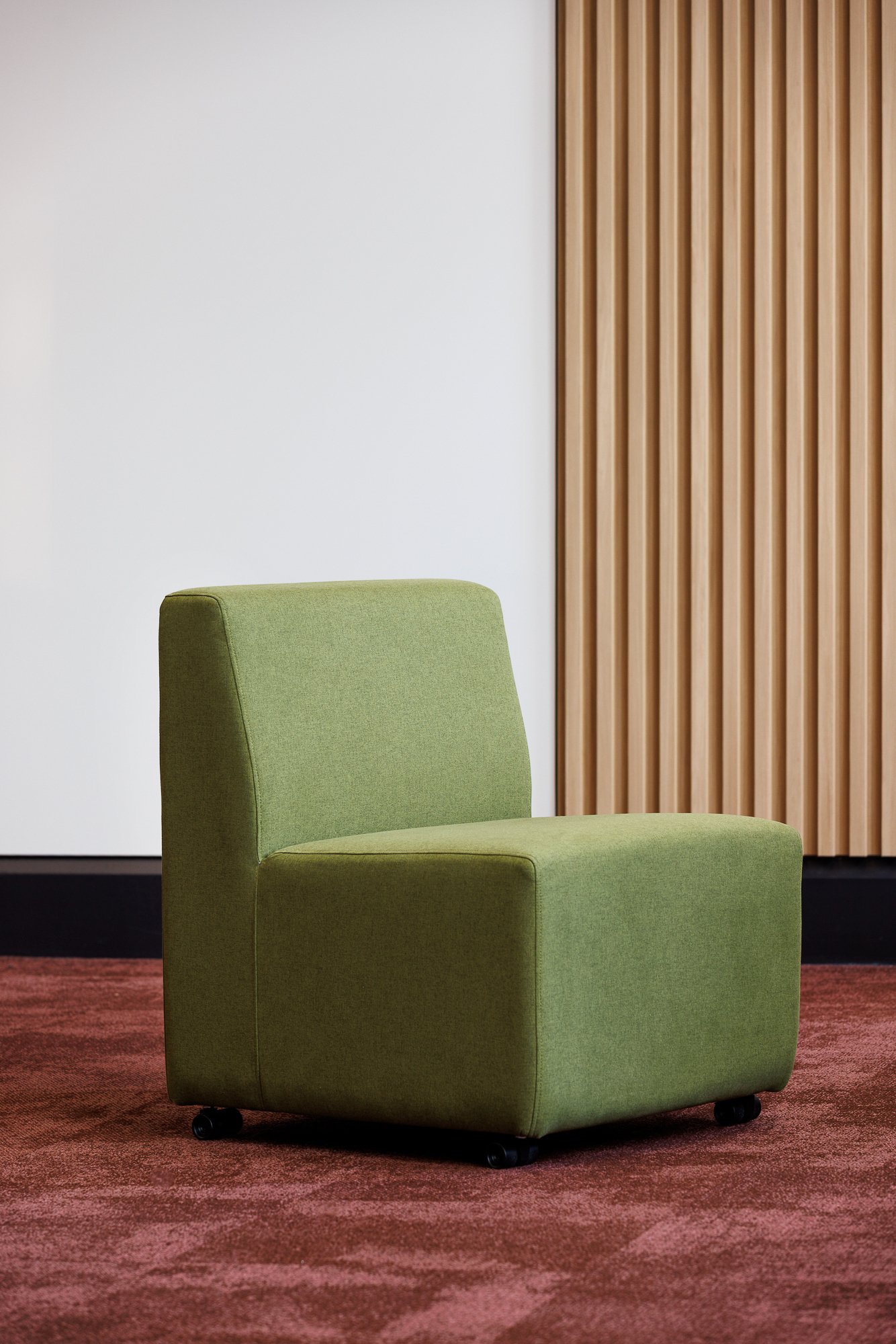 Simonds College fitout featuring VE Furniture tables, seating and storage in a modern, flexible learning space. Simonds College fitout featuring VE Furniture tables, seating and storage in a modern, flexible learning space.