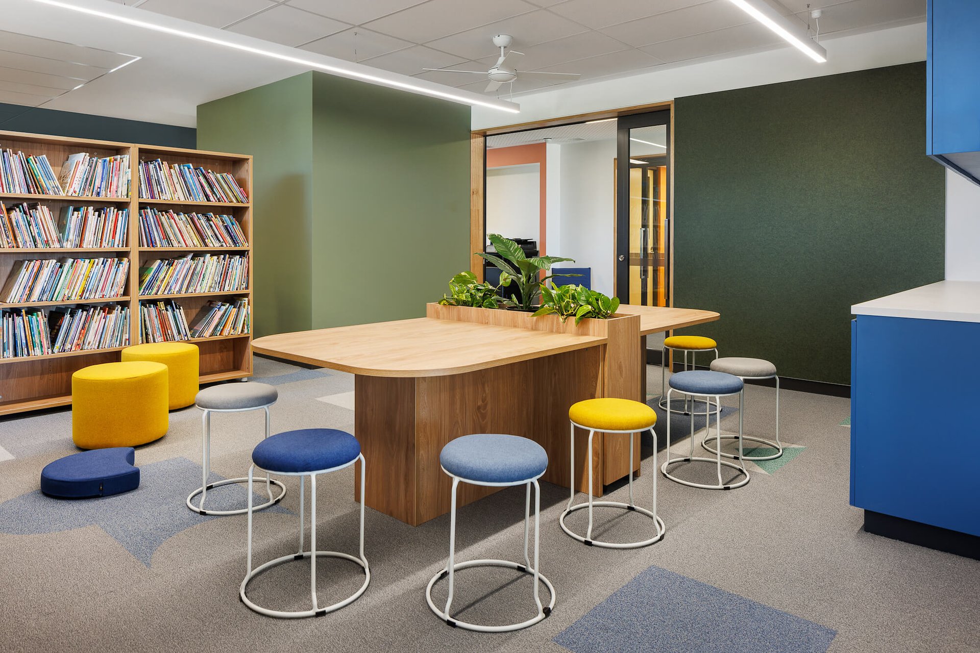 Inform 1200 Bookcase
